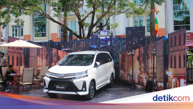 Daihatsu Ayla Vs Xenia