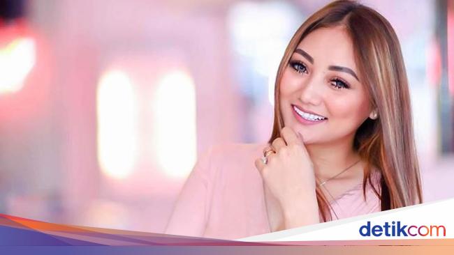 Klarifikasi Sassha Carissa Diisukan Nikah Usai Foto Bareng Anak Kecil