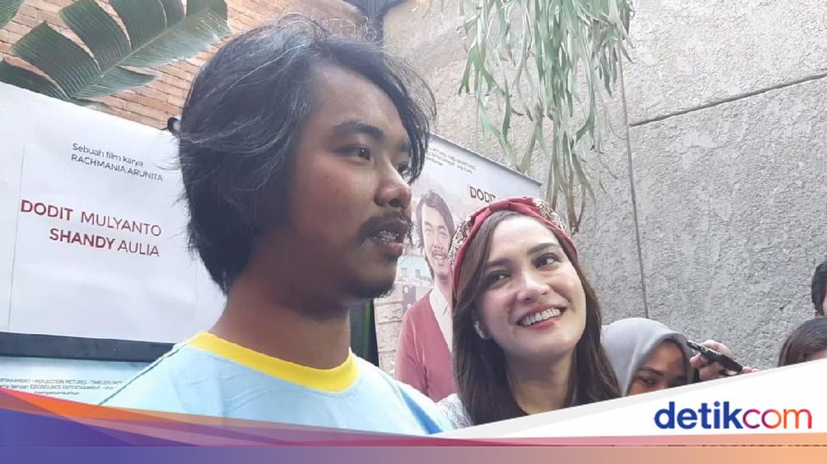 U mushuk rasmlariga barmogini qoydi