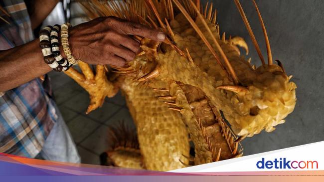 Taryana Ubah Limbah Tulang Ikan  Jadi Karya Seni Keren