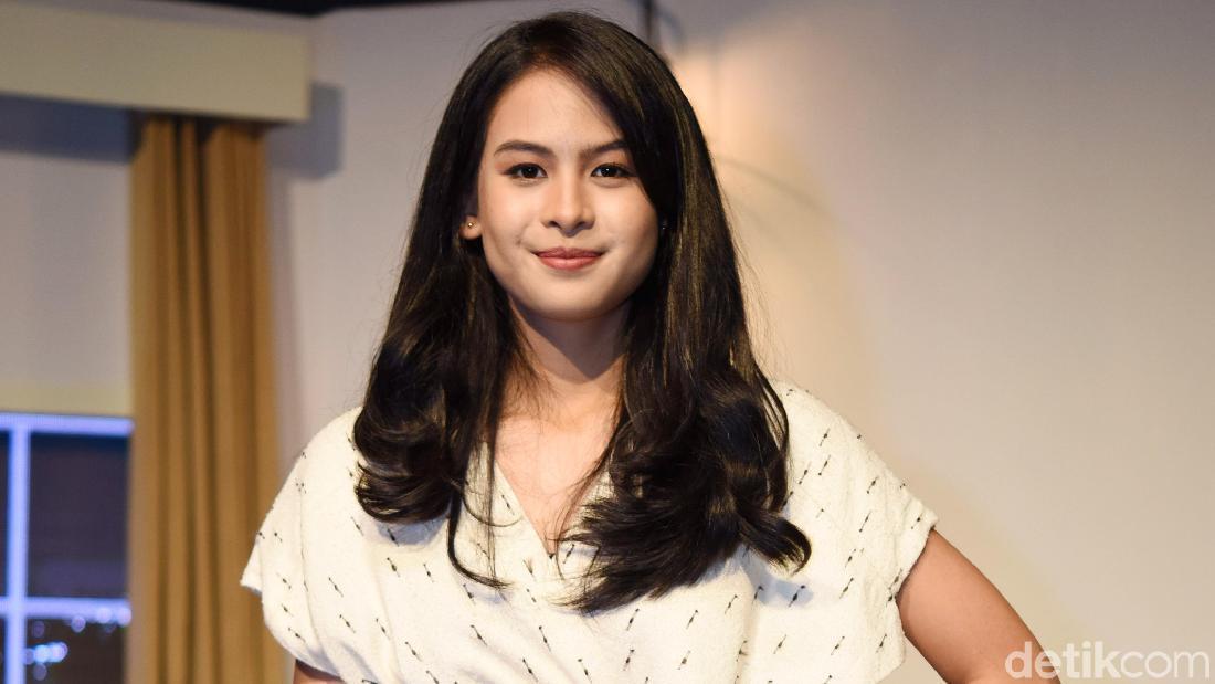 7 Fakta Maudy Ayunda Yang Perankan Ainun Muda