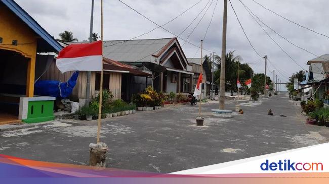Bendera Setengah Tiang Untuk Habibie Di Pulau Miangas