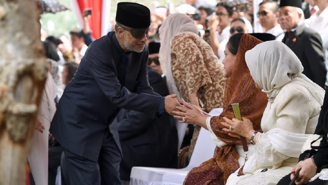 Thareq Habibie Buka-bukaan Alasan Pakai Penutup Mata