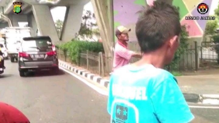 Polisi Tembak 2 Pak Ogah Di Jakbar Yang Video Pemalakannya Viral