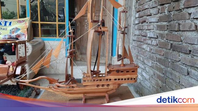  Limbah  Kayu  Sisa Produk Mebel  Disulap Jadi Miniatur Pinisi