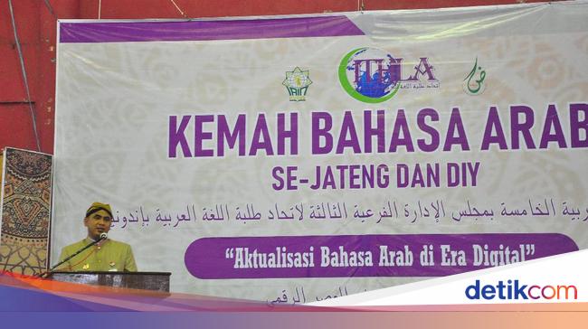Gaya Wagub Jateng Berpidato 3 Bahasa Di Pembukaan Kemah Bahasa Arab