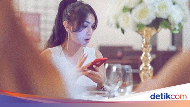 Ini Pose Kulineran Gebby Vesta Dj Seksi Yang Ternyata Transgender