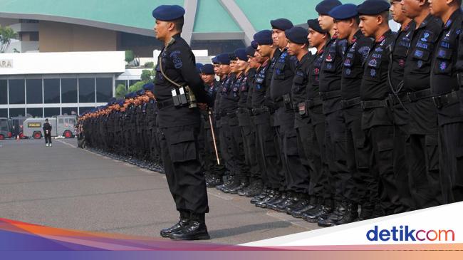 Penampakan Deretan Aparat Polisi yang Amankan Demo di DPR ...