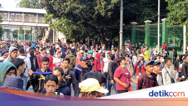 Pelajar Demo Di Dpr Protes Segalanya Diatur Negara Ini Yang Dia Pahami