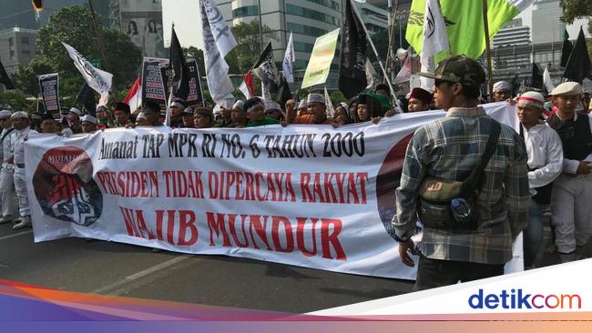 Netizen Koreksi Spanduk 212, Gara-gara Video Mahfud Md