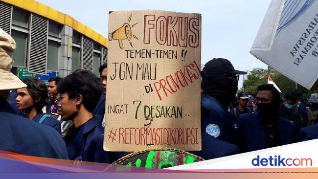 5 Fakta Demo Hari Ini di Jakarta yang Berakhir Ricuh - detikNews