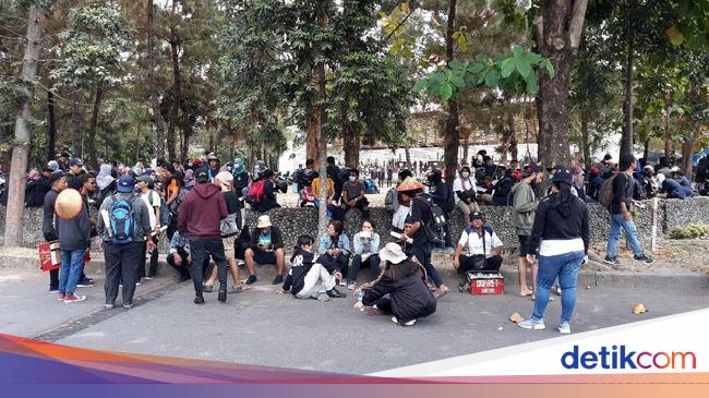 Massa Berkumpul Di Bundaran Ugm Jelang Gejayanmemanggil2 Foto 2