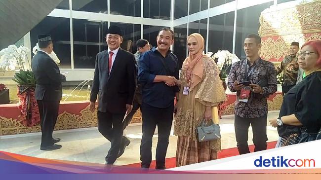 Kenakan Baju Bodo, Mulan Jameela Hadiri Pelantikan Anggota DPR - detikNews