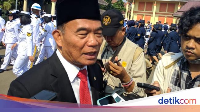 Mendikbud: Perusuh Bercelana Abu-abu Bukan Siswa, Baju Dibuka Ada Tatonya - detikNews