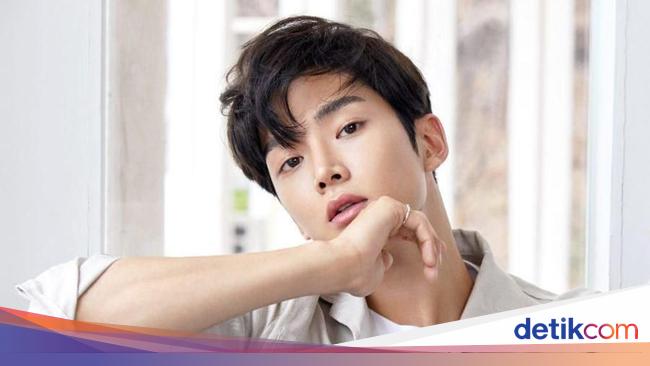 Viral Wajah Asli Rowoon Pemain Drakor She Would Never Know ...