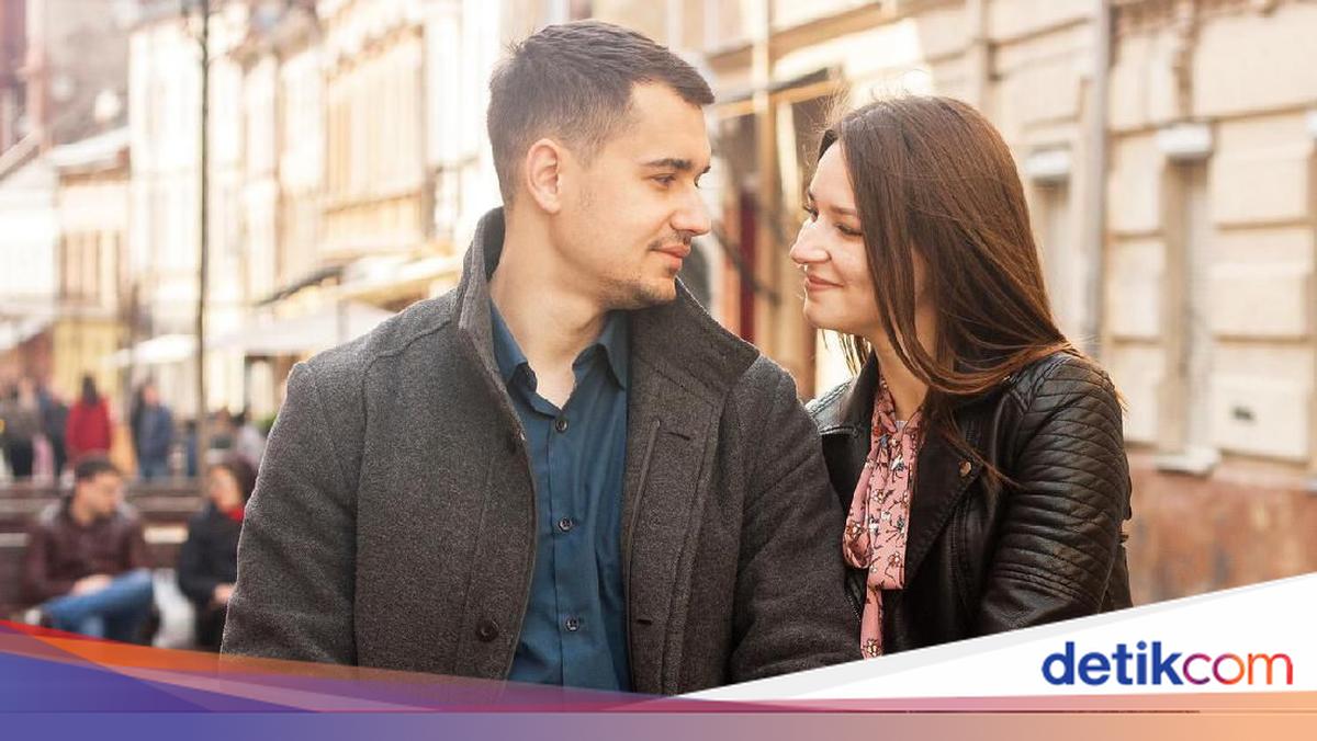 Pacaran dengan Artis hingga Teman