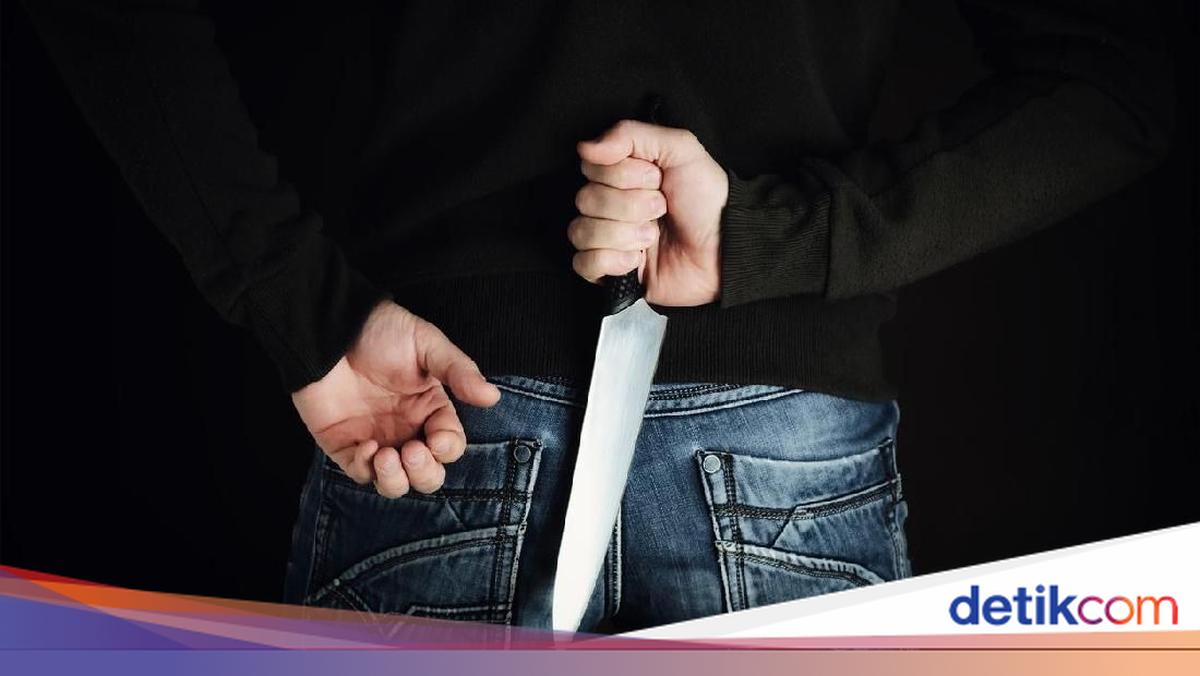 Horor Penusukan Mantan Kades di Bogor Saat Pulang Jumatan