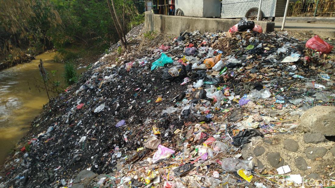 OTT Di Bogor Tak Buat Jera Pembuang Sampah, Efek Sanksi Denda Rendah?