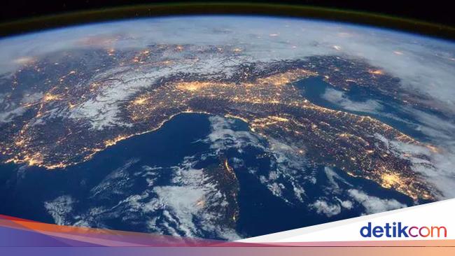 Pajang Foto Bumi Bulat Astronaut Dicibir Penganut Bumi Datar