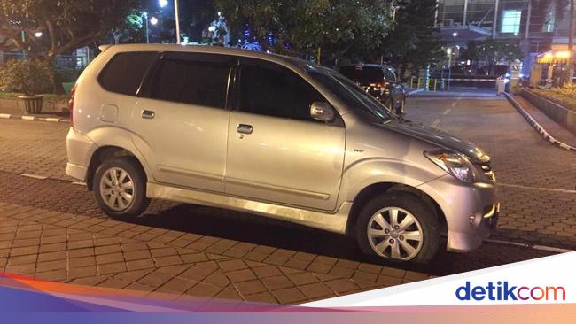 Mobil yang Seruduk Penyidik saat OTT Wali Kota Medan Mobil yang Seruduk Penyidik saat OTT Wali Kota Medan