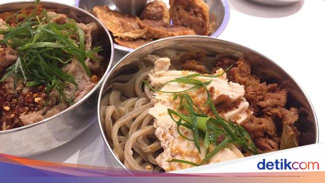 Wo Ai Mie Mulur Gurih Bakmi China Halal Dengan Topping Ayam Hainan