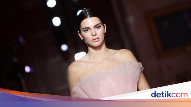 Tak Cuma 13 Oktober 7 Artis Ini Rayakan No Bra Day Sepanjang Tahun