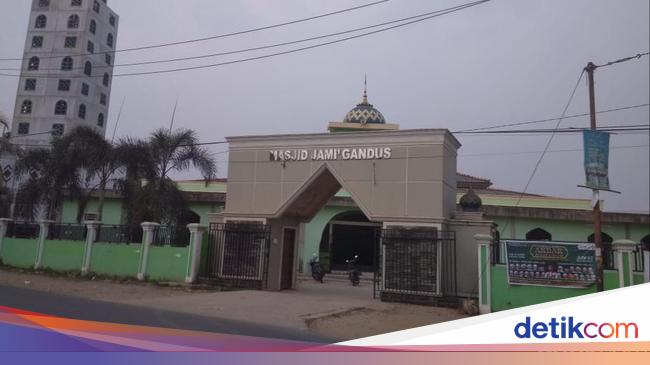 Pengurus Desak Polisi Ungkap Pelempar Kotoran di Masjid Pengurus Desak Polisi Ungkap Pelempar Kotoran di Masjid