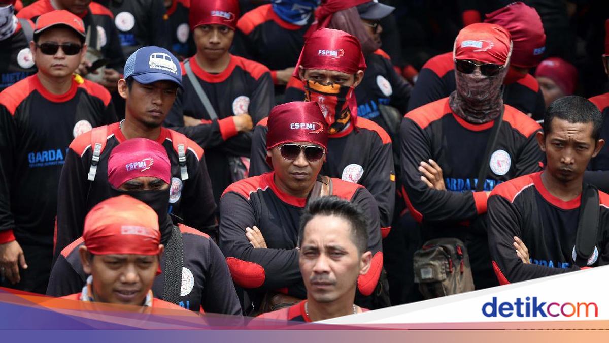 Massa buruh dari KSPI dan Partai Buruh akan unjuk rasa di Kemnaker, Jaksel pagi ini. Pengendara diimbau mencari jalur alternatif untuk menghindari kemacetan.