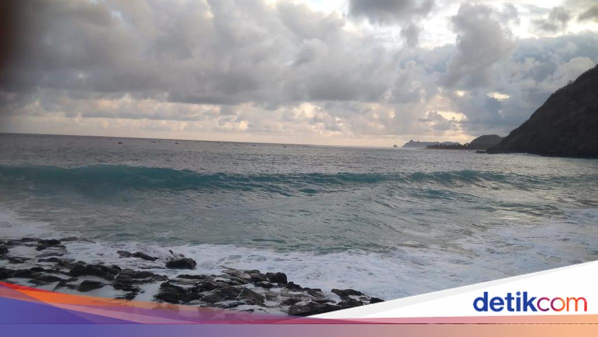 BMKG Wanti-wanti Gelombang Tinggi di Labuan Bajo Imbas Bibit Siklon 96S