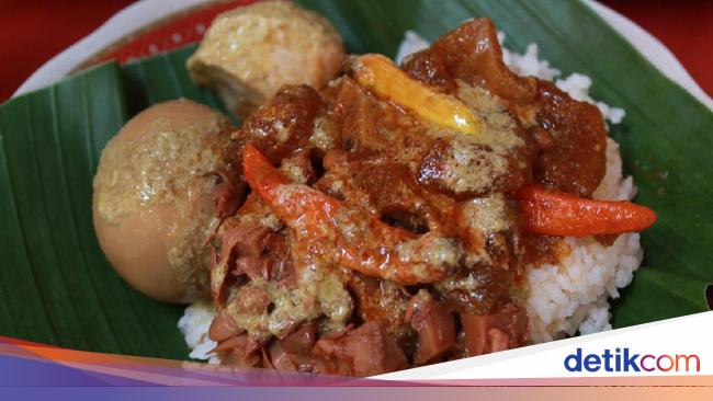 5 Nasi Gudeg Komplet Buat Makan Siang Puas dan Enak