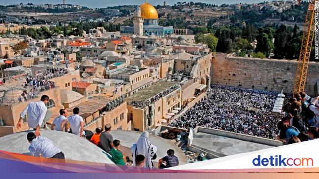 Jerusalem Cable Car Criticized by Palestinians for Christian-Islamic Erosion