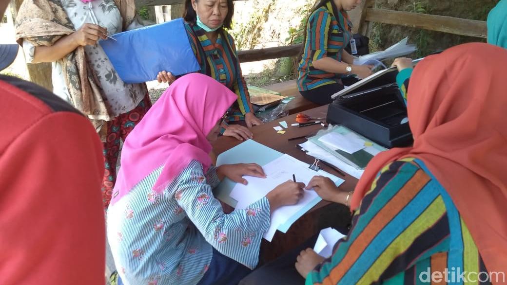 Ramai-ramai Warga Kawasan Rawan Bencana Merapi Arsipkan Surat Penting