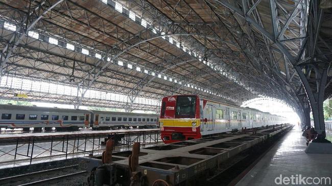 KRL juga Terdampak Banjir Rob di Jakut, 6 Perjalanan Dibatalkan