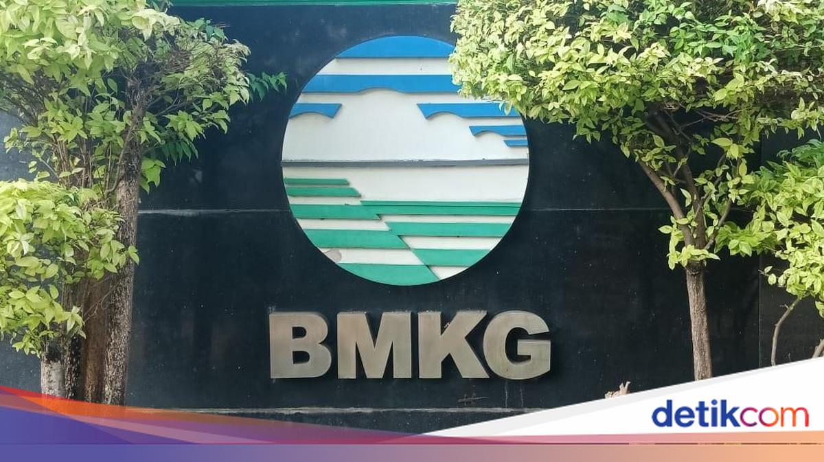 BMKG Ungkap Faktor Pemicu Hujan Lebat Guyur Jabodetabek hingga Picu Banjir