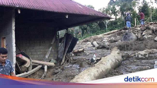 Pengungsi Korban Banjir Bandang Solok Selatan Jadi 580 Orang