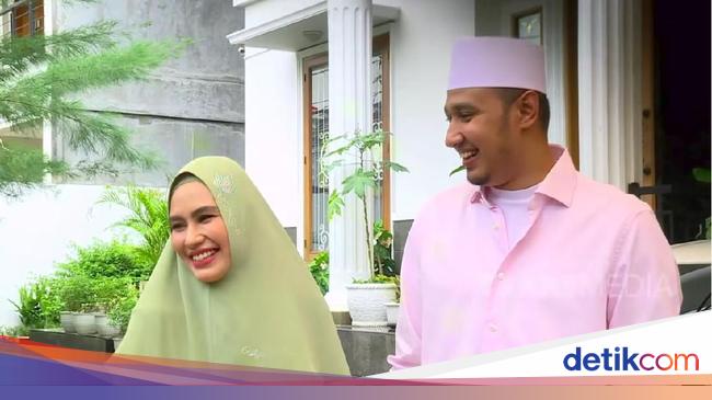 Kartika Putri Kaget Janda Bolong Dihargai Rp 90 Juta Kartika Putri Kaget Janda Bolong Dihargai Rp 90 Juta