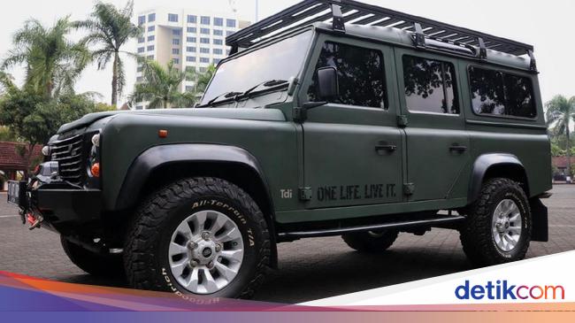Modifikasi Land Rover Defender Sang Jenderal