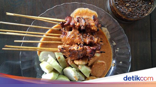 10 Sate Ayam Legendaris di Indonesia, Ada yang Berdiri Sejak 1945!