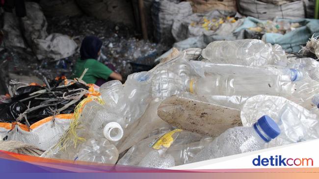 Sampah Plastik Numpuk, Produsen Market Leader AMDK Dianggap Tak Taat Aturan