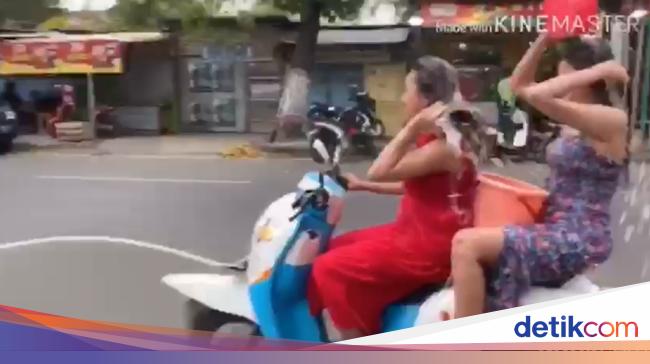 2 Wanita yang Kendarai Motor Sambil Keramas Mangkir, Ini Upaya Polisi - Detiknews