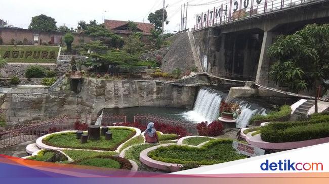 Tempat Penampilan Tari Di Luar Ruangan Sering Disebut Panggung