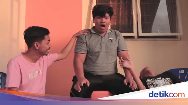 Bukan Sushi, YouTuber Kocak Ini Review Ikan Mentah Sampai ...
