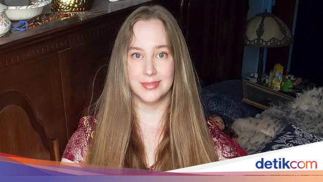 Wanita dengan Rambut Sekaki Tolak Puluhan Juta Rupiah Wanita dengan Rambut Sekaki Tolak Puluhan Juta Rupiah