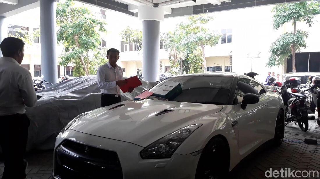 Ini Modus Para Pemilik Supercar Yang Surat-suratnya Tak Lengkap