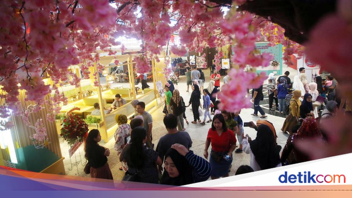 Melihat Suasana di Transpark Mall Bintaro yang Ramai Pengunjung