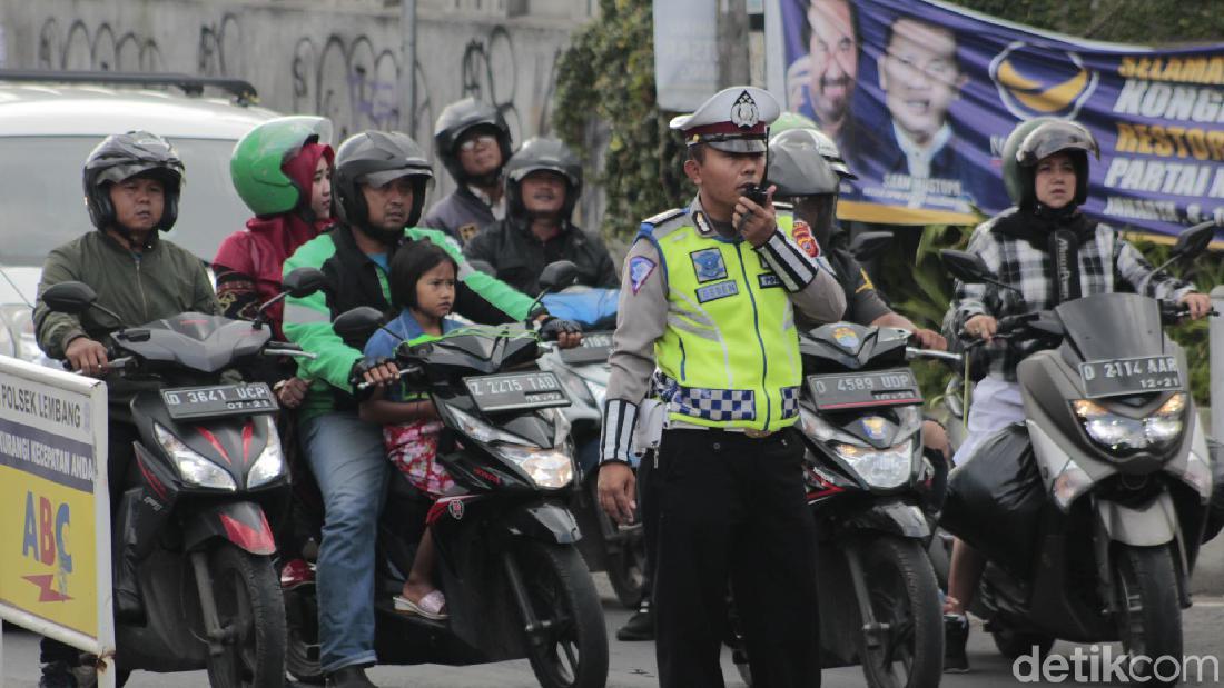 Wisatawan Padati Lembang, Polisi Buka-Tutup Jalur