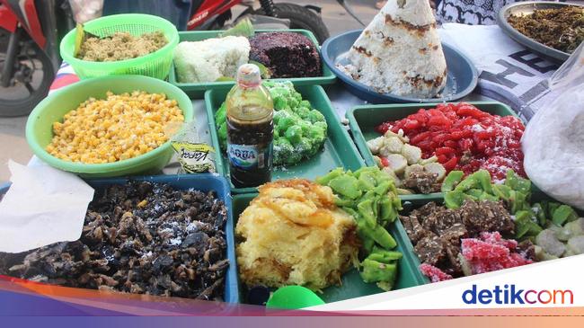 Jajan Penganan Tempo Dulu di Pasar Jum at Legi Sidoarjo Jajan Penganan Tempo Dulu di Pasar Jum at Legi Sidoarjo