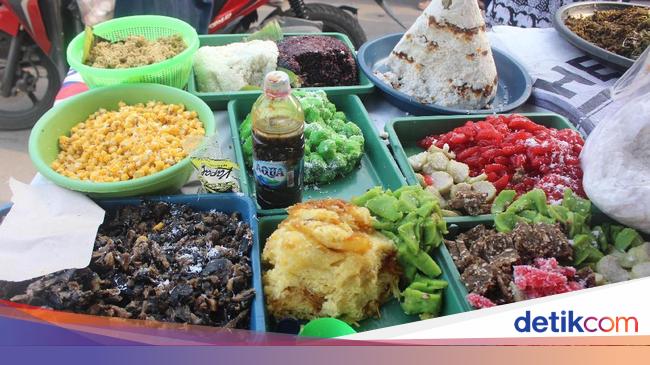 Jajan Penganan Tempo Dulu Di Pasar Jum At Legi Sidoarjo