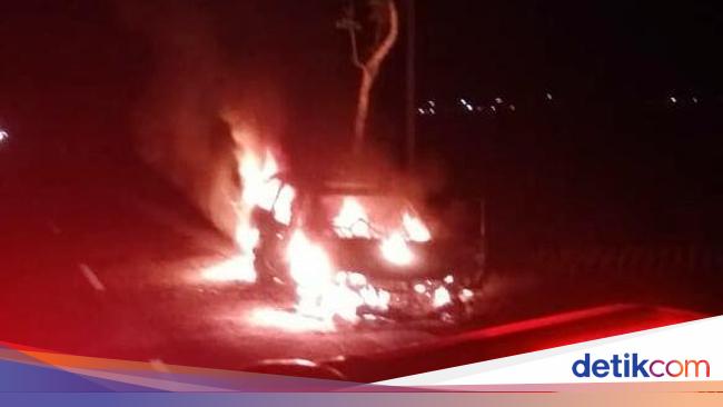 Malam Tahun Baru 2020, 1 Mobil di Purworejo Ludes Terbakar - Detiknews