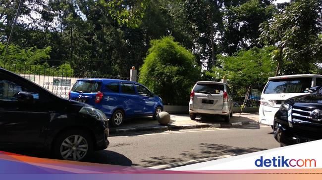 Tak Boleh Sembarangan Ini Tips Parkir Mobil di Rumah Tak Boleh Sembarangan Ini Tips Parkir Mobil di Rumah